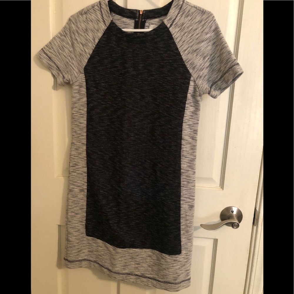Short sleeved dress